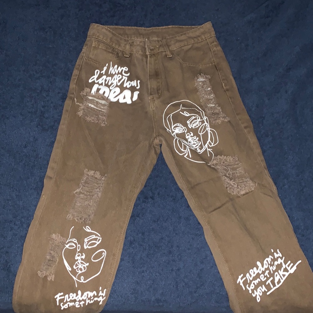 Graphic Jeans